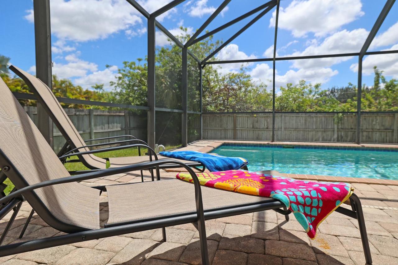 Family Vacation, Heated Pool, Wake Up To Enjoy The Sunrise - Villa Pine Island Cape Coral Bagian luar foto